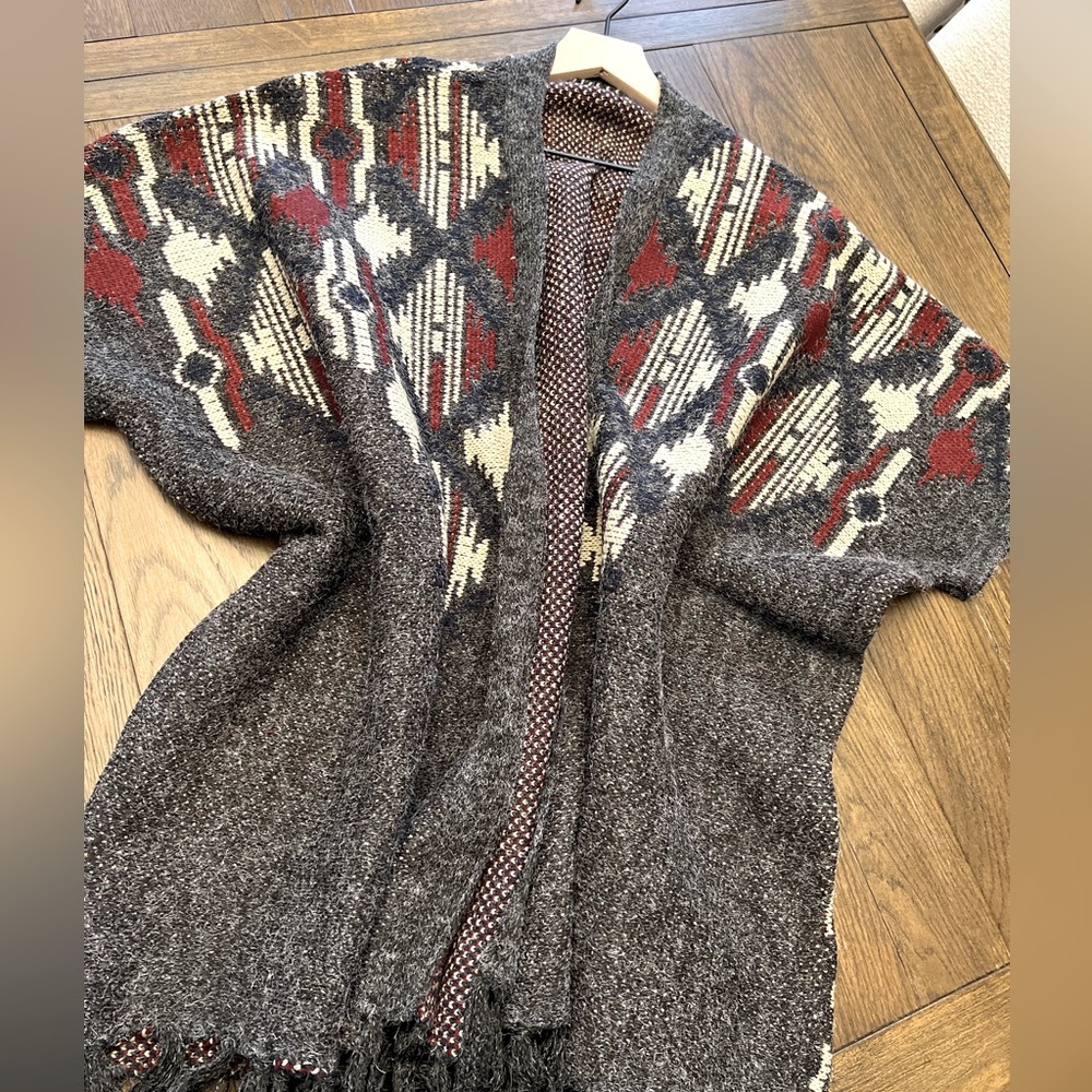 NWOT Cozy Charcoal Grey Tribal Print Open Front Knit Poncho - Picture 5 of 14